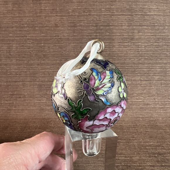 Vintage Cloisonné Christmas Ball Ornament – Floral Silver Enamel 3″ VTG - Picture 5 of 15